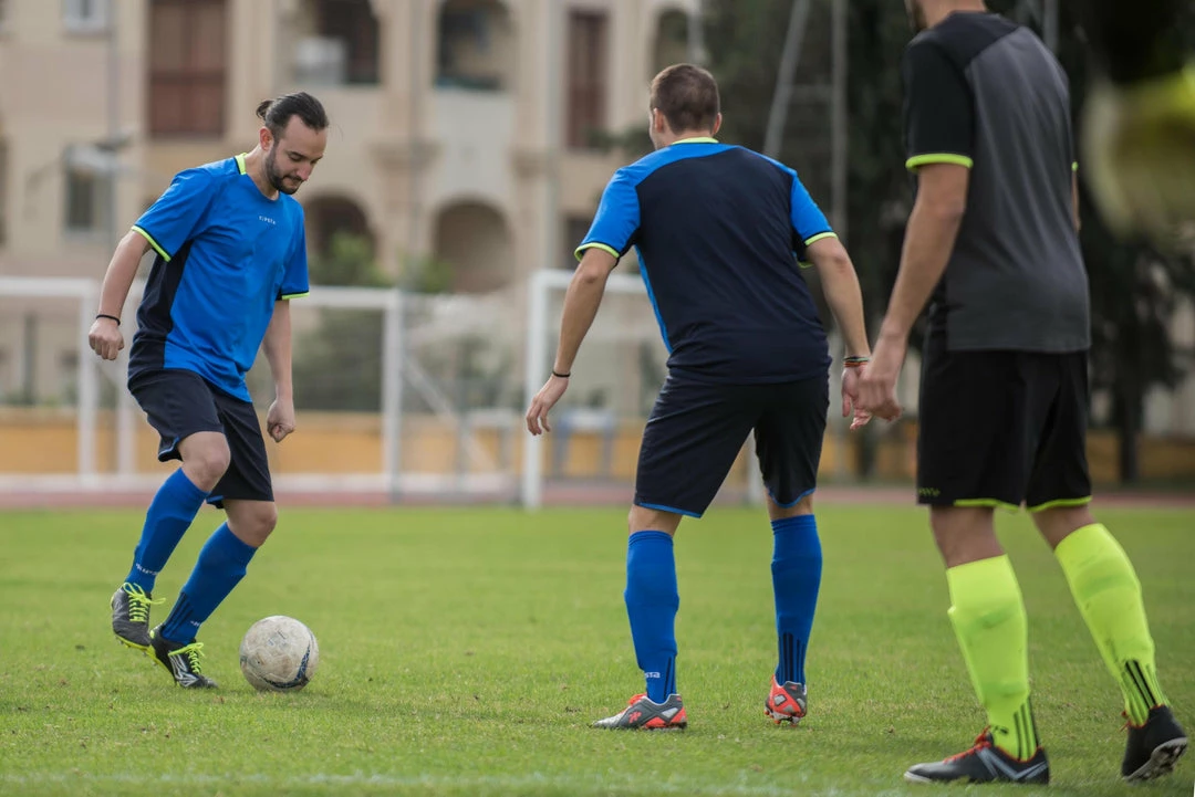 Kipsta F500 Soccer Shorts Adult Snorkeling & Scubadiving