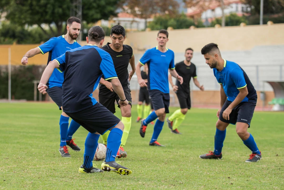 Kipsta F500 Soccer Shorts Adult Snorkeling & Scubadiving